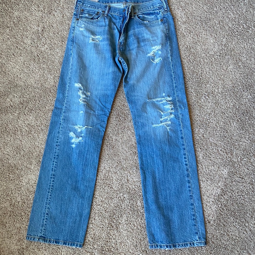 Men’s Distressed Jeans